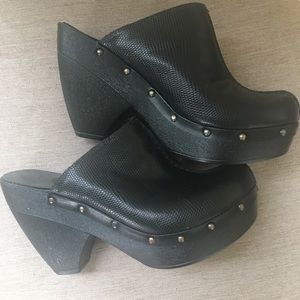Black Ecco Clogs